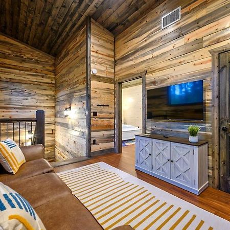 Brand New Luxury 2 Bedroom With Loft And Spa Sleeps 10 Broken Bow Esterno foto
