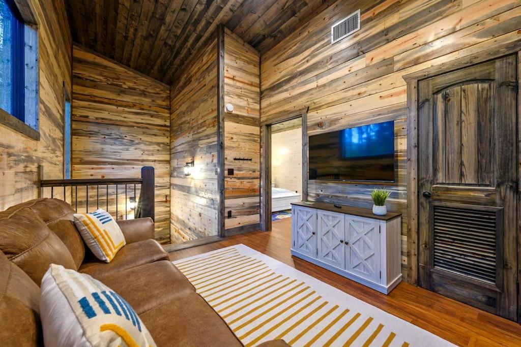 Brand New Luxury 2 Bedroom With Loft And Spa Sleeps 10 Broken Bow Esterno foto