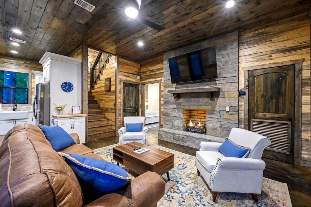 Brand New Luxury 2 Bedroom With Loft And Spa Sleeps 10 Broken Bow Esterno foto